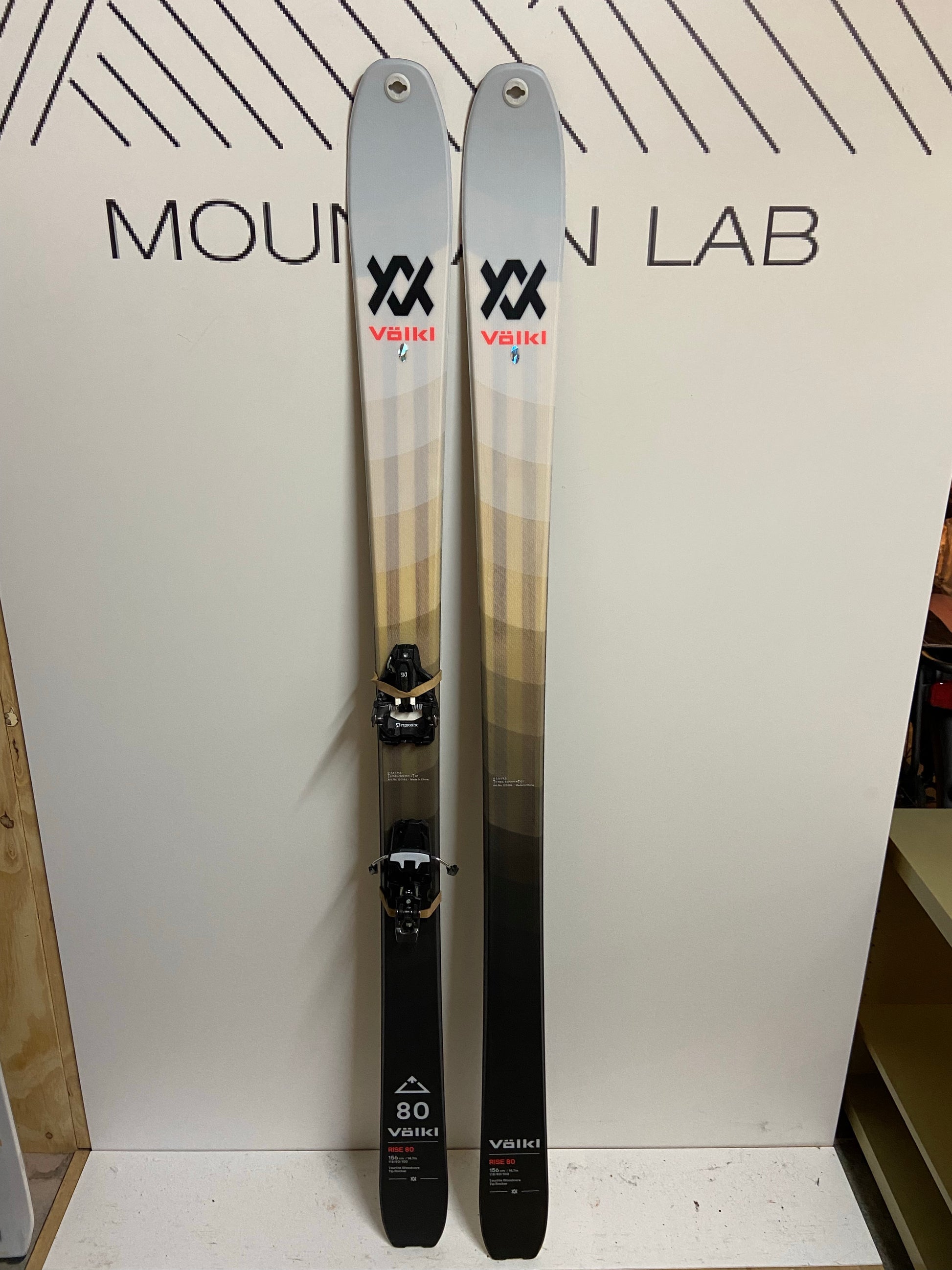 VERHUUR - Volkl Rise 80 (156cm) + Marker Alpinist 8 + Contour Hybrid vellen
