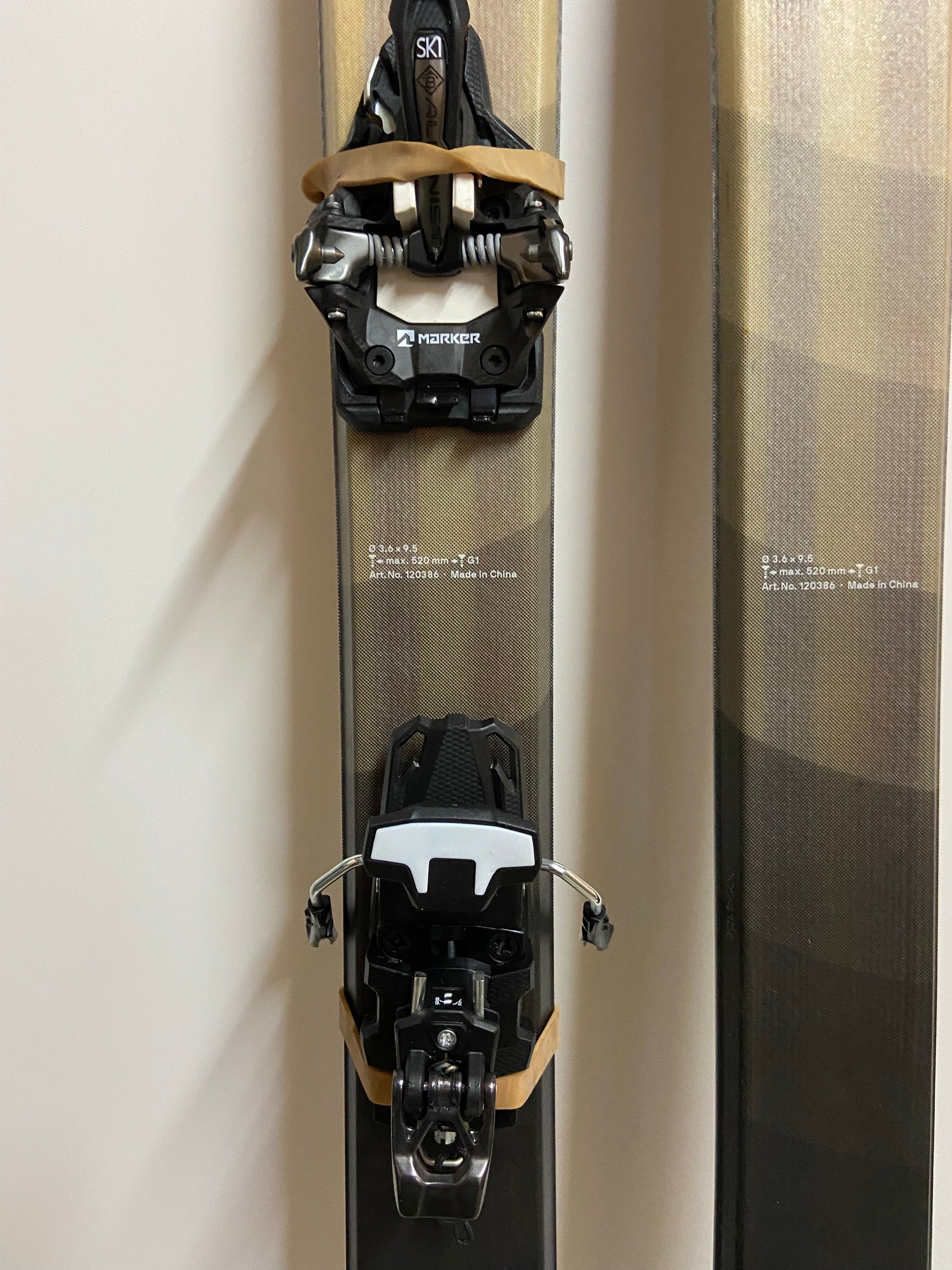 VERHUUR - Volkl Rise 80 (156cm) + Marker Alpinist 8 + Contour Hybrid vellen